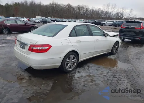 2011 Mercedes-Benz E 350 4Matic z USA, uszkodzony, nr VIN WDDHF8HB8BA503011